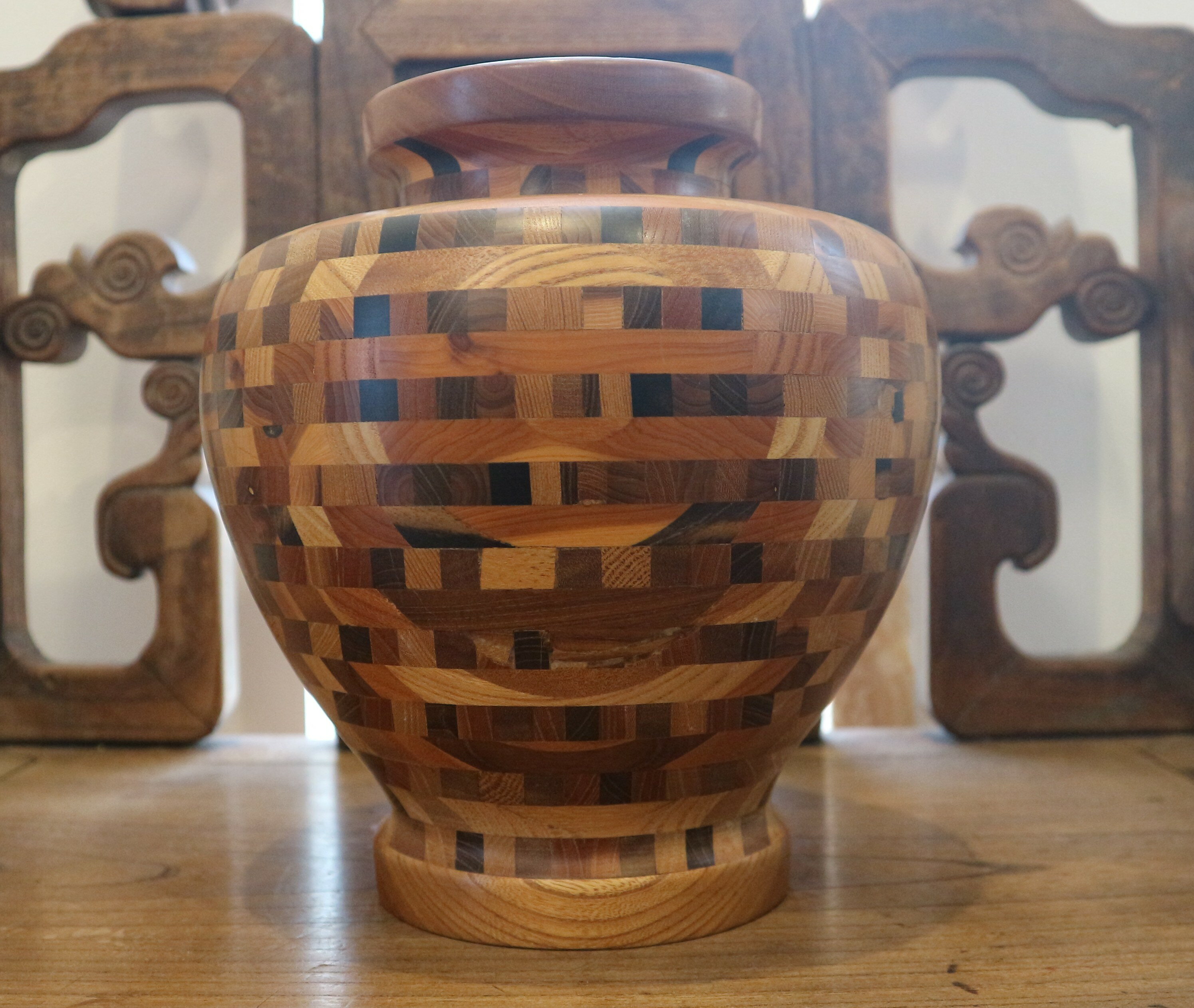 渡辺登作品　寄木　花立 縦23cm 横21cm 邑南町材木使用箱なし 邑南町在住98歳木彫作家渡辺登作品　寄木　花立 縦23cm 横21cm 邑南町材木使用箱なし 邑南町在住98歳木彫作家