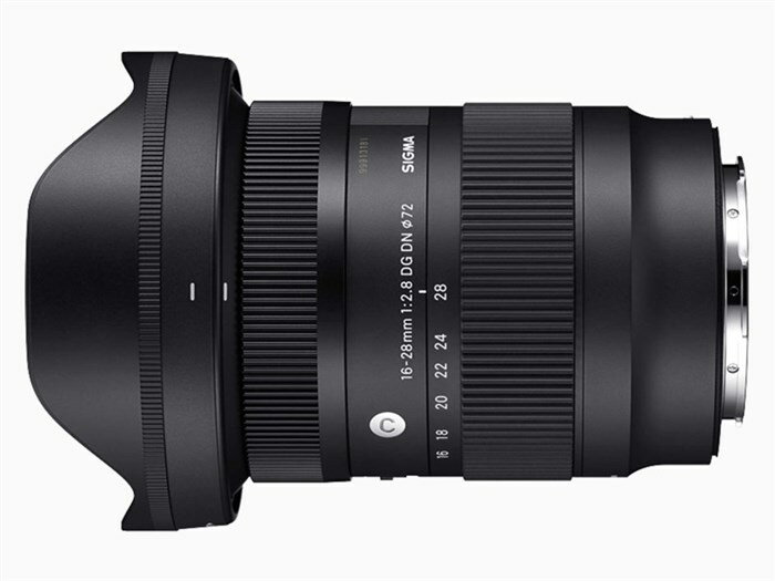 商品情報付属品・花形レンズフード（LH756-01）・フロントキャップ（LCF-72 III）・リアキャップ（LCR II）メーカーシグマ商品名16-28mm F2.8 DG DN [ソニーE用]商品コード0085126206659SKUコード19265対応マウントα Eマウント系レンズタイプ広角ズームフォーカスAF/MF詳細レンズタイプ大口径超広角ズームレンズフルサイズ対応○レンズ構成11群16枚絞り羽根枚数9 枚焦点距離16～28 mm最短撮影距離25cm最大撮影倍率1：5.6開放F値F2.8画角107～75.4 度防滴○防塵○広角○大口径○フィルター径72 mm最大径x長さ77.2x102.6 mm重量450 gご利用の前にお読みください※掲載しているすべての情報は万全の保証をいたしかねます。※ご購入の前にはスペック・付属品・画像など詳細な商品情報を必ず各メーカーでご確認ください。※注意事項：モニターの発色によって色が異なって見えることがございます。16-28mm F2.8 DG DN [ソニーE用] 新品 他店保証印なし SIGMA シグマ レンズ 1