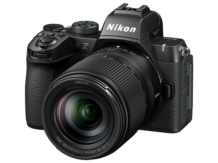 商品情報メーカーニコン商品名Z50II 18-140 VR レンズキット商品コード4960759917003SKUコード19254タイプミラーレスレンズマウントニコンZマウント画素数2151万画素(総画素)|2088万画素(有効画素)撮像素子APS-C|23.5mm×15.7mm|CMOS撮影感度標準：ISO100～51200|拡張：ISO204800相当記録フォーマットJPEG/RAW(NEF)/HEIF連写撮影高速連続撮影：約5.6コマ/秒|高速連続撮影(拡張)：約11コマ/秒シャッタースピード1/4000～30秒液晶モニター3.2型(インチ)|104万ドットファインダー形式電子ビューファインダー XGA OLEDローパスフィルターレス○ファインダー倍率1.02 倍ファインダー視野率（上下/左右）100/100電池タイプ専用電池専用電池型番EN-EL25a撮影枚数ファインダー使用時：230枚|液晶モニタ使用時：250枚記録メディアSDカード|SDHCカード|SDXCカードスロットシングルスロット自分撮り機能○タッチパネル○内蔵フラッシュ○タイムラプス○可動式モニタバリアングル液晶USB充電○RAW+JPEG同時記録○バルブ○RAW14bitタイム○セルフタイマー20/10/5/2秒インターフェースUSB Type-C、HDMIマイクロAFセンサー測距点フォーカスポイント209点(シングルポイントAF時)/231点(オートエリアAF時)4K対応○動画記録画素数4K(3840x2160)|59.94fpsファイル形式MOV/MP4映像圧縮方式H.265/HEVC(8bit/10bit)|H.264/AVC(8bit)音声録音内蔵ステレオマイク|外部マイク：ステレオミニジャック(3.5mm)、プラグインパワーマイク対応音声記録方式リニアPCM(NEVまたはMOVの場合)|AAC(MP4の場合)Wi-Fi○BluetoothBluetooth 5.0BLE(Bluetooth Low Energy)○幅x高さx奥行き127x96.8x66.5 mm重量約550g(バッテリー、メモリーカードを含む)|約495g(本体のみ)付属品【カメラ】・Li-ionリチャージャブルバッテリー EN-EL25a（端子カバー付）・ストラップ AN-DC29・USBケーブル UC-E25・ボディーキャップ BF-N1【レンズ】・ レンズキャップ62mm LC-62B（スプリング式）・ 裏ぶた LF-N1カラーブラック系ご利用の前にお読みください※掲載しているすべての情報は万全の保証をいたしかねます。※ご購入の前にはスペック・付属品・画像など詳細な商品情報を必ず各メーカーでご確認ください。※注意事項：モニターの発色によって色が異なって見えることがございます。Z50II 18-140 VR レンズキット 新品 他店保証印なし ニコン Nikon デジタル一眼カメラ 1