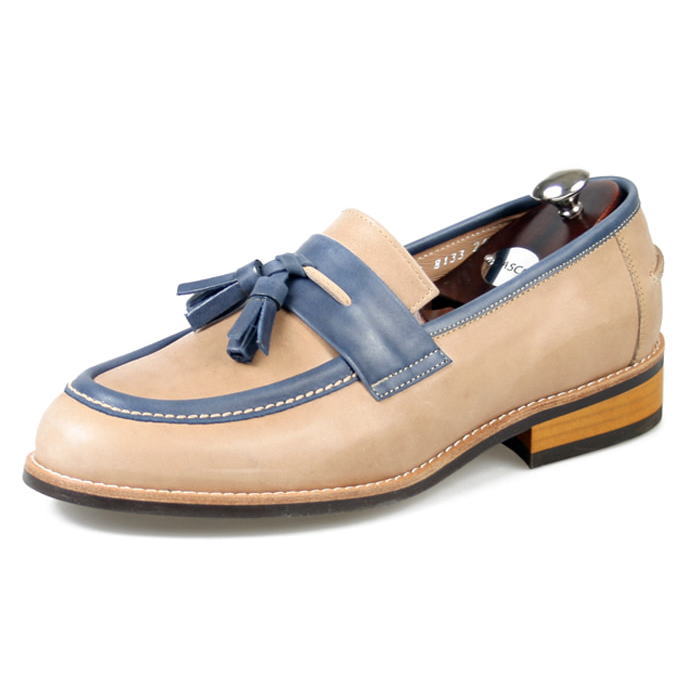 上質な革を使用し、ワンランク上の足元を演出!!1つ1つ丁寧に仕上げる職人手製靴となっております。お届けまでに3週間程度お時間を頂いております 【カラー】ミックスベージュ 【サイズ】24cm/24.5cm/25cm/25.5cm/26cm/2...