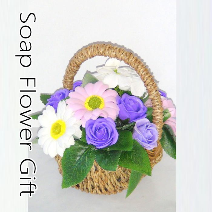 【カラー】パープル (サイズ)高さ約17cm*横約17cm 【素材】石鹸花　造花 予約でご購入の場合2週間でのお届けとなります。 ★写真はイメージです。季節により内容（リボン、　ラッピングなど）が異なる場合がございます。予めご了承お願い致します。 ※注意事項 ・石鹸でできていますが洗濯・洗顔を目的としたものではありません為洗濯・洗顔に使用しないでください。 ★メッセージカード★【無料】 メッセージカードをお付けいたします。 カード付ける場合、記載したいメッセージ内容を備考欄へご記入ください。 レイアウト文字スタイルはお任せとなります。 長い文章や絵文字などに関しましては記入できない場合もございます。 カード付けるを選択いただき、備考欄に内容のご記載が無い場合は無地カードにてお届けさせて頂きます。 お花カラーご相談可能です。お気軽にお問い合わせください。barbie@wish.ocn.ne.jp 【このようなイベントに】 誕生日 母の日 敬老の日 バレンタインデー ホワイトデー 父の日 クリスマス プレゼント 誕生日プレゼント 結婚祝い 出産祝い フラワーギフト お祝い 結婚記念日 古希 喜寿 米寿 還暦祝い お礼 引越し祝い 結婚式 新築祝い 開業祝い 開店祝い 記念日 発表会 贈り物 退職 送別 入学 卒業 【このような方へのプレゼントに】 母親 お母さん 友達 祖母 おばあちゃん 父親 お父さん 同僚 職場 恋人 彼女 彼氏 ご両親