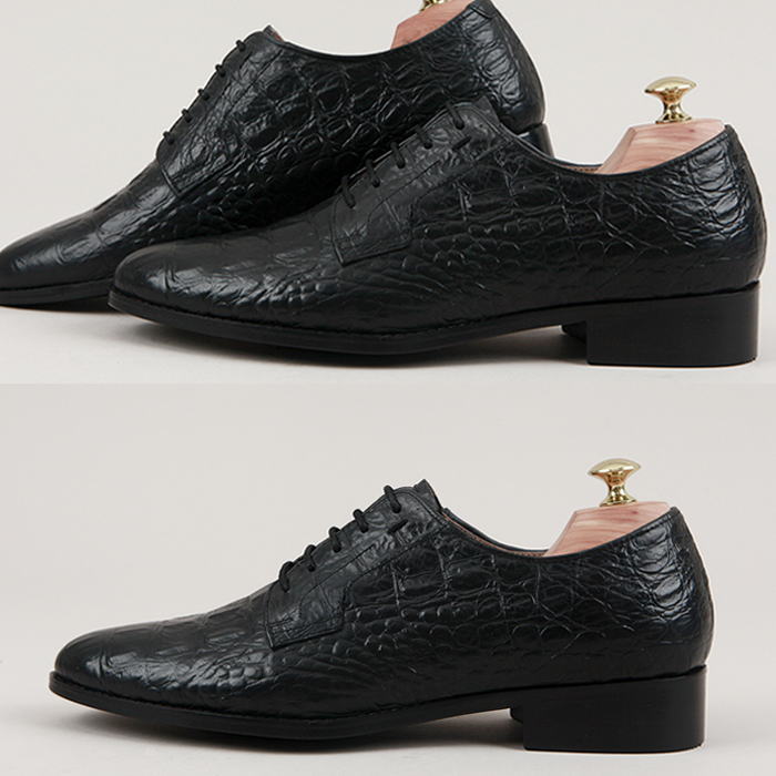 【こちらは予約商品です】 下記注意事項をご了承の上ご購入をお願い致します。 ※こちらの商品はお客様のご注文を頂いてから職人が一つ一つハンドメイドでの製造となります為、 ご注文後発送までに3週間程度のお時間を頂いております。 ご了承の上、ご注文の方宜しくお願い致します。 ※工場の生産都合により商品がお届けできなくなる場合もございます。 その際は早急にご連絡させて頂きます。 ※予約商品につきましてはお届け配送日のご指定はできません。 ※こちらの商品はご注文後のキャンセル・返品/サイズ交換など一切お受けできません。 予めご了承の上、お間違えの無いようご注文下さい。 ------------------------------------------------------------------------------- 【カラー】 ブラック 【サイズ】 23cm 23.5cm 24cm 24.5cm 25cm 25.5cm 26cm 26.5cm 27cm 27.5cm 28cm 28.5cm 29cm ヒール： 3.5cm ※スタイルアップができる、インヒール入りデザインに変更も可能です。（別途費用がかかります。予めご了承下さい。） 1cmインヒール：（＋1000円）(税抜き) ※ご注文後楽天からの自動返信メールにはインヒール無し　通常金額が記載されていますが、インヒール　を選択された場合、後ほど金額修正した注文内容を弊社から送信させて頂きます。 ※足幅：国内製品に比べますと足幅が若干細身のデザインとなります。足幅約10cm 足幅を若干広げての制作も可能です。 【素材】 牛革　内革：豚革 【ソール】本革＋ビブラム ※ご注意 革の輸入状況、工場都合により若干のデザイン変更がある場合がございます。予めご了承下さい。