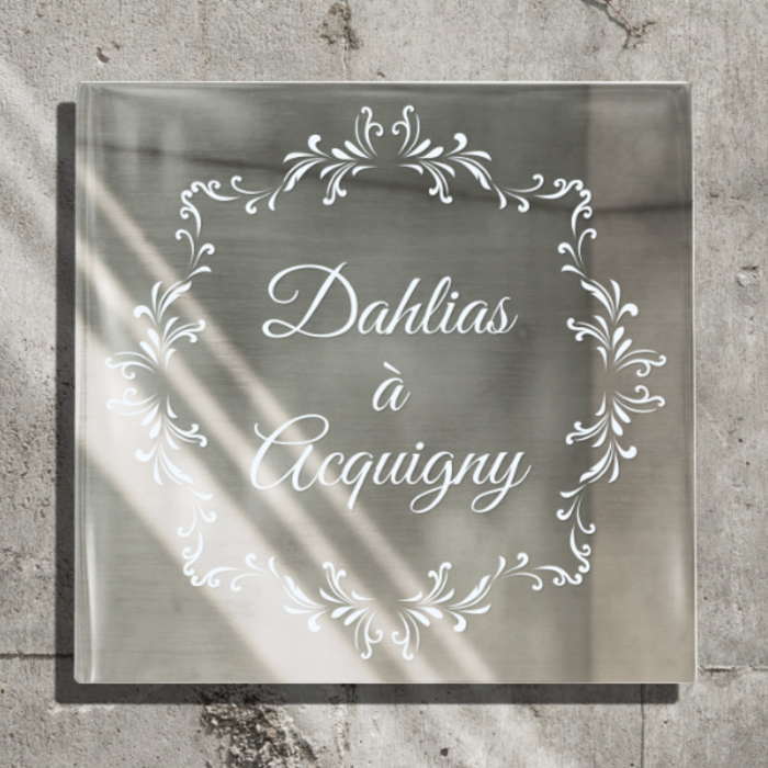 オリジナル看板製作致します。 ショップ・事務所・カフェ・レストラン・美容室・スクールなど店舗看板に◎ 自宅のインテリアとしても♪ 【素材】 ステンレス 【こちらはオーダー商品です】 下記注意事項をご了承の上ご購入をお願い致します。 ※ご注文日より約2週間前後でのお届けとなります。 ※予約商品につきましてはお届け配送日のご指定はできません。 ※商品ご注文後のキャンセル.変更は一切お受けできませんので何卒ご了承下さい。 看板土台カラー：シルバー艶あり（ミラー）・シルバー艶無し サイズ 30cm*30cm 30cm×35cm 30cm×40cm 【文字色】 白・黒 ※文字内容はをご注文時備考欄にご記載下さい。　フォントサンプル番号もご記載お願い致します。 ご自身で製作されたロゴ・イラストなどがある場合はファイルを添付してメールにて送信よろしくお願い致します。　 barbie@wish.ocn.ne.jpまで ※テープ付属でお届けさせて頂きます。 ※フレーム追加も可能です。別途費用（600円（税別）追加がかかります）ご希望のフレーム番号をご注文時備考欄にご記載お願い致します。 ※裏面マグネット追加も可能です。(別途費用2000円（税別）) ※オーダー製品はいくつか確認事項がある場合がございます。全てメールにてご連絡をさせて頂きますので　当店からのメールが受信できるよう設定の方宜しくお願い致します。配送完了までメール内容をよくご確認頂けますよう何卒よろしくお願い致します。