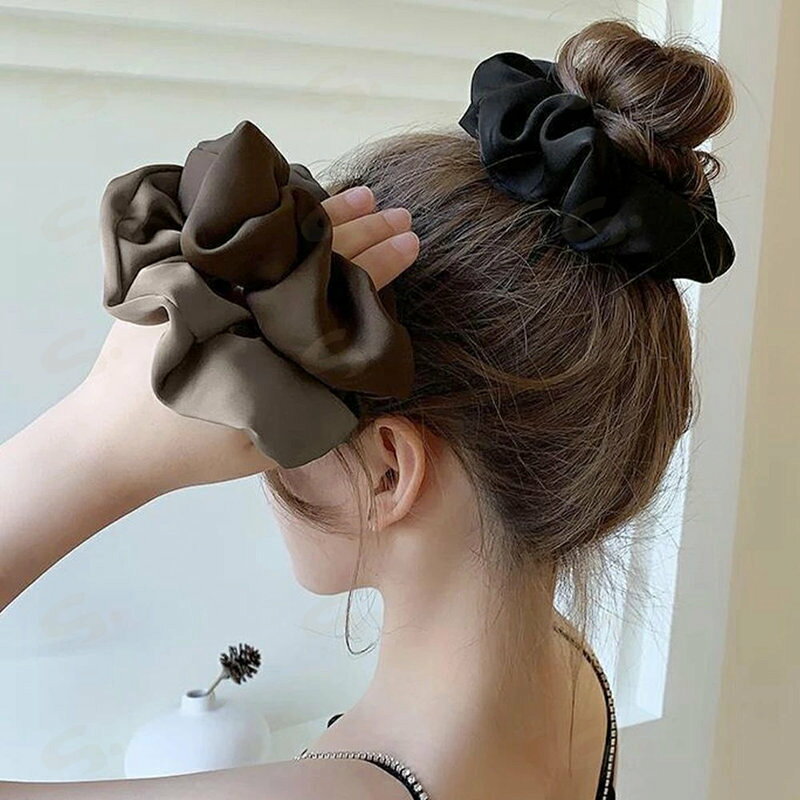 ■商品の特徴レディース ヘアアレンジ 髪留め 髪飾り オルチャン おしゃれ カジュアル 大人っぽい 可愛い 韓国ファッション 雑貨時短でしっかりとしたヘアアレンジが可能！ アップスタイルでガーリーに、低めの位置でまとめて大人っぽく、少しのアレンジで違った雰囲気を楽しめる・ 持ち運びも便利なヘアゴムだから、バッグに入れておけば仕事終わりのデートに大活躍★■詳細説明素材：ポリエステルカラー：ブラック/グレージュ/ブラウン/アイボリー/ライトブラウン/ピンク ゴム直径：約4cm 生産国：中国■その他説明※包装に関しての注意点：こちらの商品は激 安で販売しているため、化粧箱は付いていませんが、商品に傷付かないよう簡易包装で発送とさせていただきます。 ※海外輸入品のため、商品の細部仕様は多少異なる場合がございます。予めご了承の上、ご注文お願い致します。