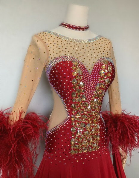 【春夏新商品】【セミオーダー】社交ダンス・社交ダンスドレス競技用モダンドレス ダンス衣装ドレスデモ衣装ゴージャスなストーンとオーストリッチで華やかなドレスハート形が可愛いワルツドレス モダンドレスエレガントなワインレッド