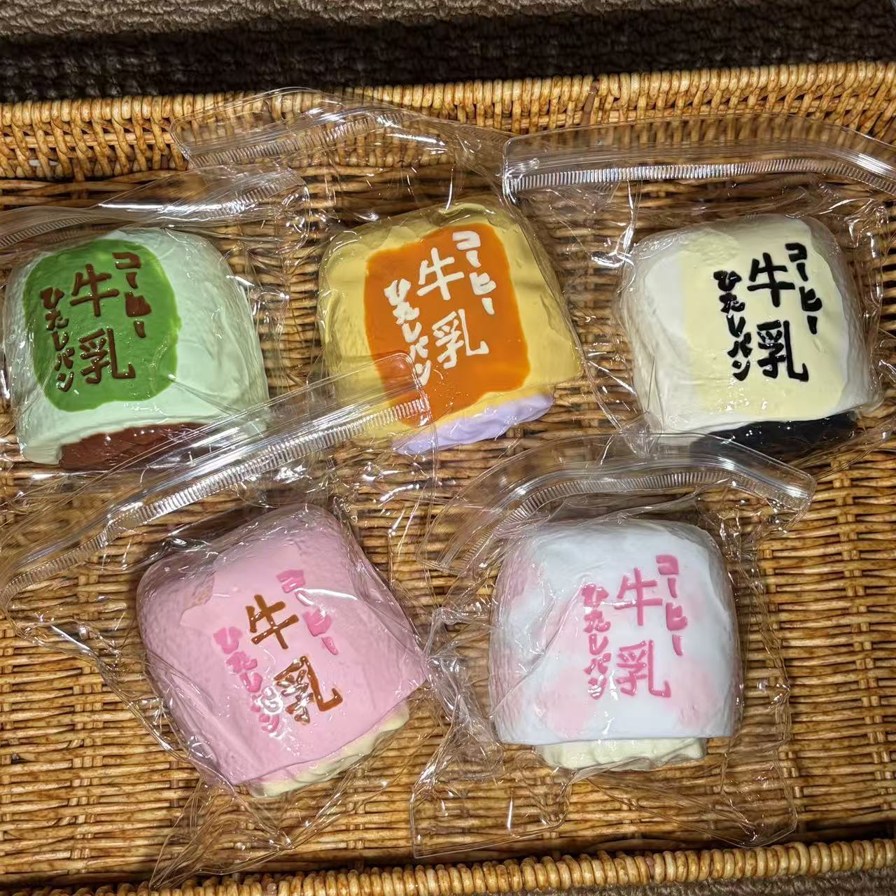 楽天市場】スクイーズ 牛乳浸しパン サンリオの通販
