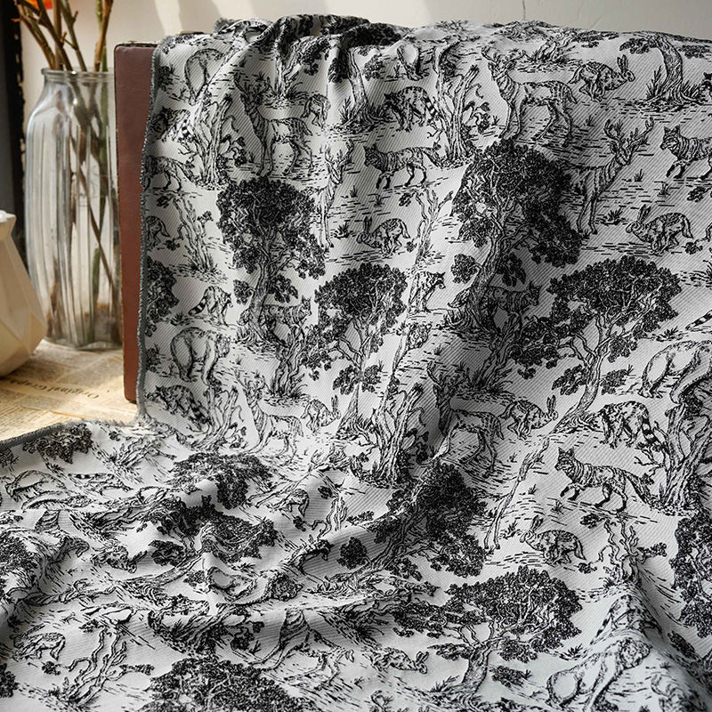 送料無料 135cm幅 90cm単位 生地 布 布地 きじ ジャカード生地 エンボス生地 森柄 動物柄 黒 白 楽天海外通販