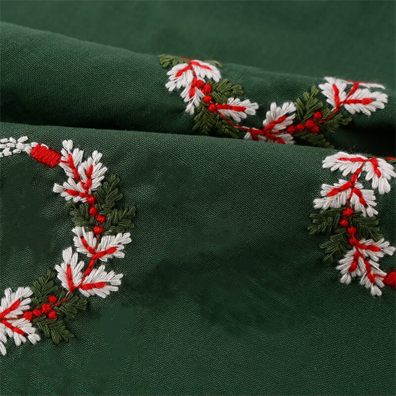 送料無料 120cm幅 90cm単位 生地 布 布地 ぬの きじ クリスマス生地 刺繍生地 綿麻生地 ハンドメイド 手作り 手造り 手芸 DIY 材料 ソーイング 服地 クリスマスツリー 花輪柄 グリーン レッド 楽天海外通販