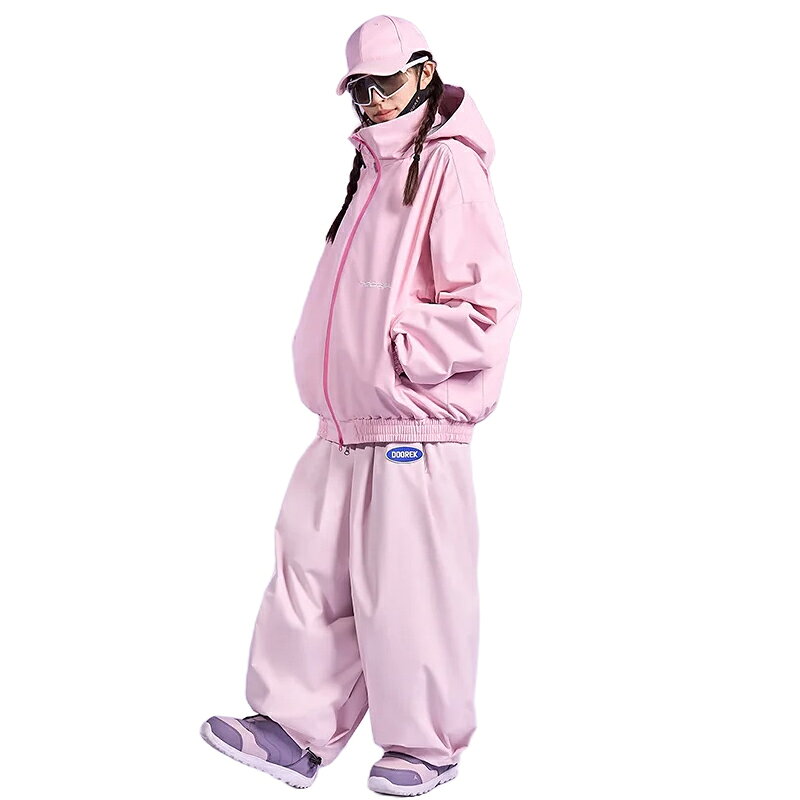 【上下セット/ジャケット+ロングパンツ】(こちらをクリックしてリンクに移動) 【単品/ジャケット】(こちらをクリックしてリンクに移動) 商品説明 商品内容 上下セット：ジャケット+パンツ 生産国 中国 注意書き ※商品写真は、できる限り現品を再現するように画像処理などの補正を行っておりますが、ご利用のモニターや環境により差異が生じます。予めご了承ください。 ※生地の特性上、多少ニオイがある場合がございますが、日陰干しで数日干していただくか、あるいは数回ご使用していただく間に、 ニオイは気にならなくなります。 ※上記の数値は、実測によるものです。多少の誤差はご容赦ください。 ※仕様は予告なく変更される場合があります。（ご使用に差し支えない程度） 注意事項 ・お客様が通常と同じお買い物ステップで安心して海外の商品を購入できるよう、楽天市場から指定を受けた委託先である（株）コマースロボティクスが、当店の店舗運営業務を行います。 ・当店でご購入された商品は、原則として、「個人輸入」としての取り扱いになり、全て中国からお客様のもとへ直送されます。 ・個人輸入される商品は、全てご注文者自身の「個人使用・個人消費（日本に居住する者に寄贈される物で、当該寄贈を受ける者の個人的な使用に供される場合を含みます。）」が前提となります。第三者への譲渡・転売が法令で禁止されるもの（医薬品、医薬部外品、化粧品等を含みますが、これに限られません。）もございますのでご注意下さい。 ・通関時に関税・輸入消費税が課税される可能性があります。課税額はご注文時には確定しておらず、通関時に確定しますので、商品の受け取り時に着払いでお支払いください。詳細はこちらご確認下さい。 ・色がある場合、モニターの発色の具合によって実際のものと色が異なる場合がある。 ・ご注文後、10営業日以内に配送手続きをいたします。配送作業完了後、4〜7日程度でのお届けとなります。（商品によって納期が異なりますので、詳細は店舗までお問い合わせください。）
