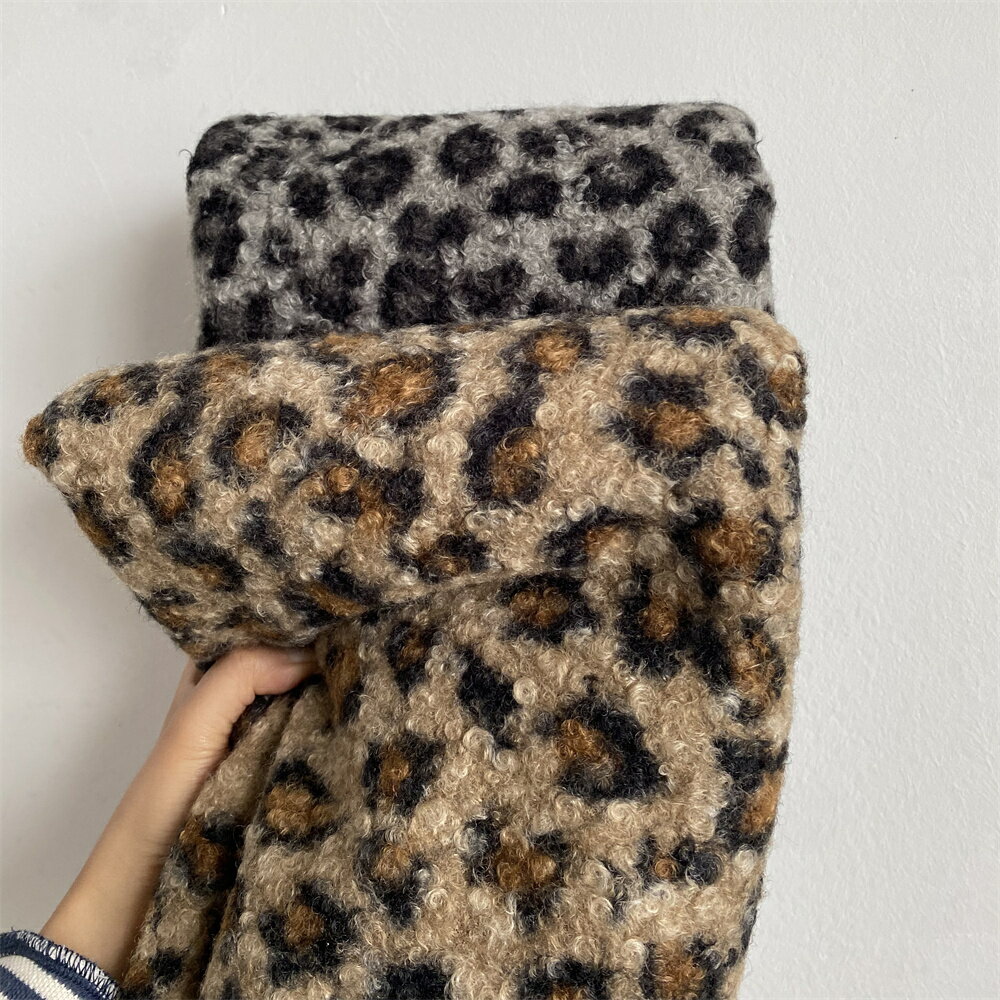 送料無料 150cm幅 90cm単位 生地 布 布地 きじ ぬの 手作り生地 裁縫 DIY用生地 秋冬用生地 プリント 起毛加工 梳毛織物 ヒョウ柄 黒 グレー ブラウン ベージュ 楽天海外通販