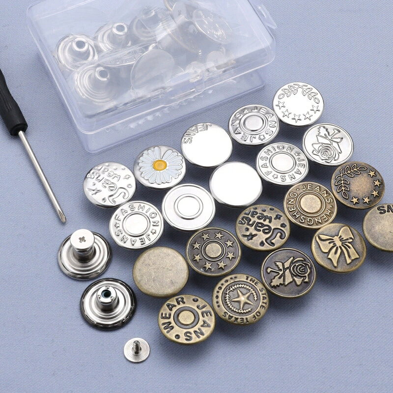 商品説明 商品内容 ボタン キーワード ジーンズボタン デニムボタン ステンレス製 金属製 工字タイプ 装飾 ウエスト調整 ズボン コート ジャケット 男女兼用 レディース メンズ 錆びにくい 高品質 おしゃれ アパレルパーツ ハンドメイド 手芸資材 リメイク ギフト プレゼント 金属ボタン 調節可能 丈夫 デニム パンツ 詳細情報 素材：金属 生産国 中国 注意書き ※商品写真は、できる限り現品を再現するように画像処理などの補正を行っておりますが、ご利用のモニターや環境により差異が生じます。予めご了承ください。 ※生地の特性上、多少ニオイがある場合がございますが、日陰干しで数日干していただくか、あるいは数回ご使用していただく間に、 ニオイは気にならなくなります。 ※上記の数値は、実測によるものです。多少の誤差はご容赦ください。 ※仕様は予告なく変更される場合があります。（ご使用に差し支えない程度） 注意事項 ・お客様が通常と同じお買い物ステップで安心して海外の商品を購入できるよう、楽天市場から指定を受けた委託先である（株）コマースロボティクスが、当店の店舗運営業務を行います。 ・当店でご購入された商品は、原則として、「個人輸入」としての取り扱いになり、全て中国からお客様のもとへ直送されます。 ・個人輸入される商品は、全てご注文者自身の「個人使用・個人消費（日本に居住する者に寄贈される物で、当該寄贈を受ける者の個人的な使用に供される場合を含みます。）」が前提となります。第三者への譲渡・転売が法令で禁止されるもの（医薬品、医薬部外品、化粧品等を含みますが、これに限られません。）もございますのでご注意下さい。 ・通関時に関税・輸入消費税が課税される可能性があります。課税額はご注文時には確定しておらず、通関時に確定しますので、商品の受け取り時に着払いでお支払いください。詳細はこちらご確認下さい。 ・色がある場合、モニターの発色の具合によって実際のものと色が異なる場合がある。 ・ご注文後、10営業日以内に配送手続きをいたします。配送作業完了後、4〜7日程度でのお届けとなります。（商品によって納期が異なりますので、詳細は店舗までお問い合わせください。）