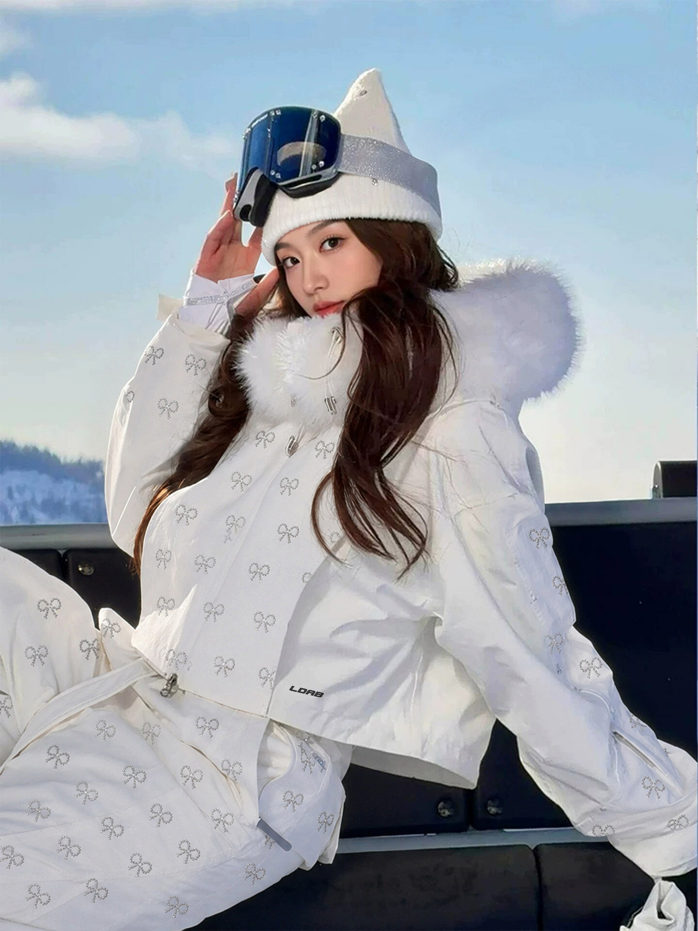 商品説明 商品内容 上下セット：ジャケット+パンツ 生産国 中国 注意書き ※商品写真は、できる限り現品を再現するように画像処理などの補正を行っておりますが、ご利用のモニターや環境により差異が生じます。予めご了承ください。 ※生地の特性上、多少ニオイがある場合がございますが、日陰干しで数日干していただくか、あるいは数回ご使用していただく間に、 ニオイは気にならなくなります。 ※上記の数値は、実測によるものです。多少の誤差はご容赦ください。 ※仕様は予告なく変更される場合があります。（ご使用に差し支えない程度） 注意事項 ・お客様が通常と同じお買い物ステップで安心して海外の商品を購入できるよう、楽天市場から指定を受けた委託先である（株）コマースロボティクスが、当店の店舗運営業務を行います。 ・当店でご購入された商品は、原則として、「個人輸入」としての取り扱いになり、全て中国からお客様のもとへ直送されます。 ・個人輸入される商品は、全てご注文者自身の「個人使用・個人消費（日本に居住する者に寄贈される物で、当該寄贈を受ける者の個人的な使用に供される場合を含みます。）」が前提となります。第三者への譲渡・転売が法令で禁止されるもの（医薬品、医薬部外品、化粧品等を含みますが、これに限られません。）もございますのでご注意下さい。 ・通関時に関税・輸入消費税が課税される可能性があります。課税額はご注文時には確定しておらず、通関時に確定しますので、商品の受け取り時に着払いでお支払いください。詳細はこちらご確認下さい。 ・色がある場合、モニターの発色の具合によって実際のものと色が異なる場合がある。 ・ご注文後、10営業日以内に配送手続きをいたします。配送作業完了後、4〜7日程度でのお届けとなります。（商品によって納期が異なりますので、詳細は店舗までお問い合わせください。）