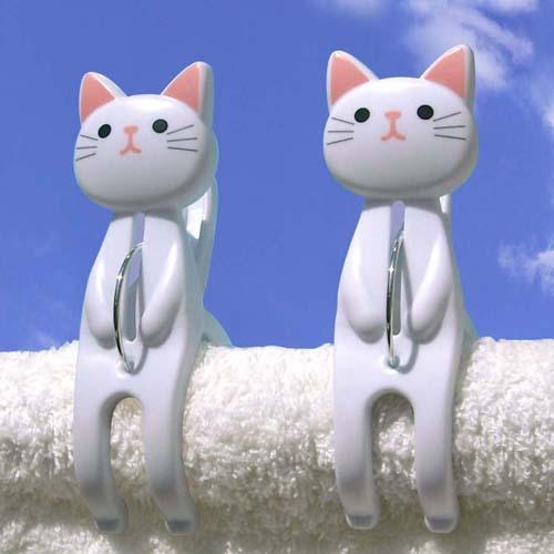 お座り洗濯ばさみ白ネコ★物干し竿に挟めば、まるで猫がおすわりしているよう！とっても可愛い洗濯バサミが登場です。のサムネイル