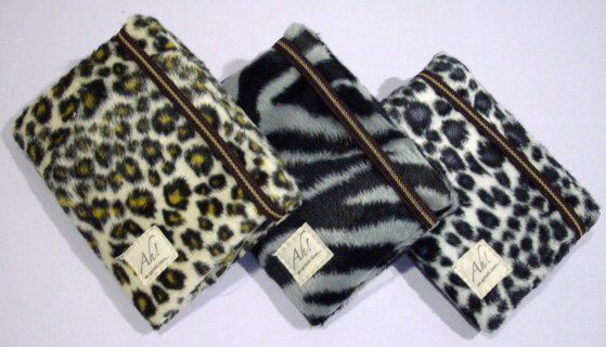 ぷニュぷニュ気持ちいい〜♪低反発カードケースのサムネイル