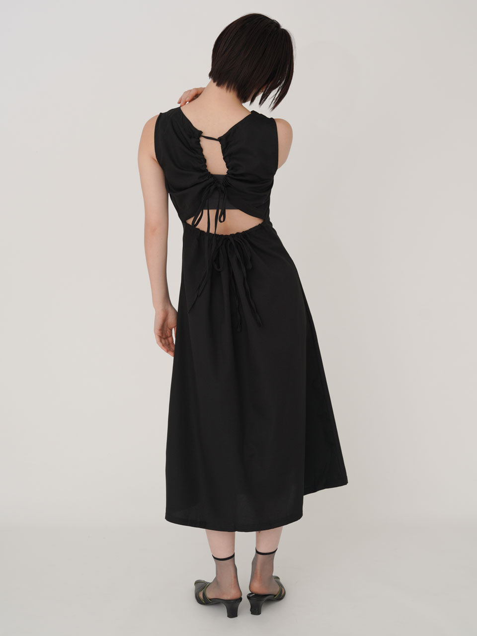 【即納】 エギュゼ iGUISER ドレス 24春夏 back open dress バックオープンワンピース ノースリーブ ミドル丈 ロングワンピ ig-006