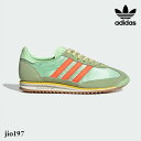 アーカイブのランニングシューズを贅沢なサテンで再構築