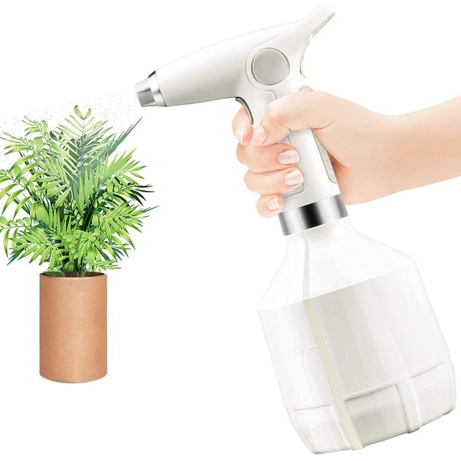 商品説明 本体仕様 容量：1000ML 噴霧水流:直線状/霧状 梱包サイズ:157mm*157mm*286mm 製品材料：ABS（ハンドル）/HEPE（ポット） 電池容量：2000mAh 3.7V 動作方式：小型ポンプ自動吸給水 適用範囲：家庭園芸、花屋、掃除、消毒等。 パッケージ：電動じょうろ、充電ケーブル 【軽量・全自動じょうろ】 性能・全自動の電動じょうろです。 指を繰り返す動作が必要なく、ボタンをタッチするだけで自動に細かい霧が出ます。約290g、手首の負担を軽減し、長時間に使っても、腕首に負担をかけません。操作簡単！毎日楽々！ 【USB充電式】 バッテリー容量は2000mAhなのでフル充電は4時間程度が必要です。1回フル充電すると5時間程度の連続使用が可能です。1回10分程度の使用であれば1ヶ月持ちます！電動式で扱いやすく、持ち運びも手軽で簡単です。