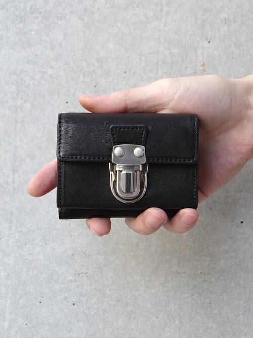 PATRICK STEPHAN | パトリックステファン // Leather trifold wallet 'cartable' #174AWA10 ＜3つ折り財布＞ - BLACK/SILVER