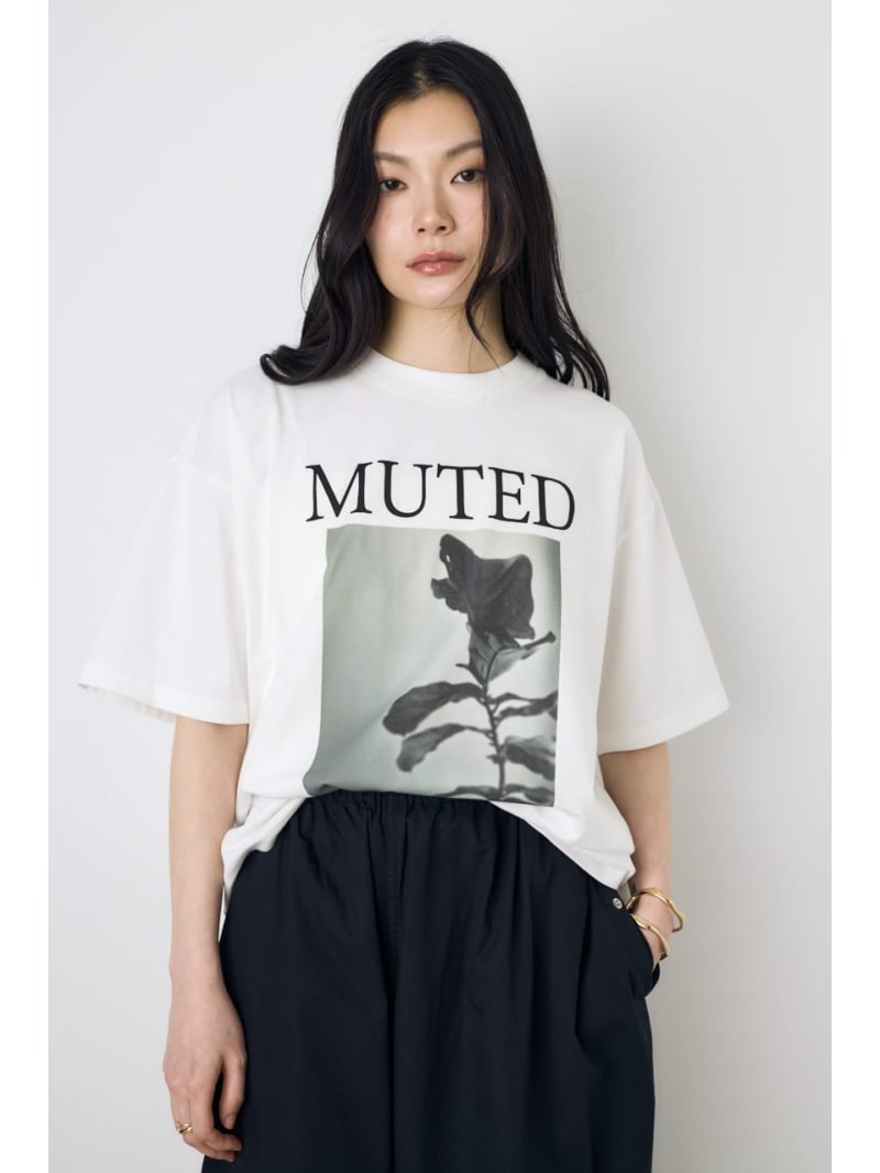 Rakuten - フォトプリントTシャツ AZUL BY MOUSSY アズールバイマウジー トップス カットソー・Tシャツ ブラック ホワイト[Rakuten Fashion]