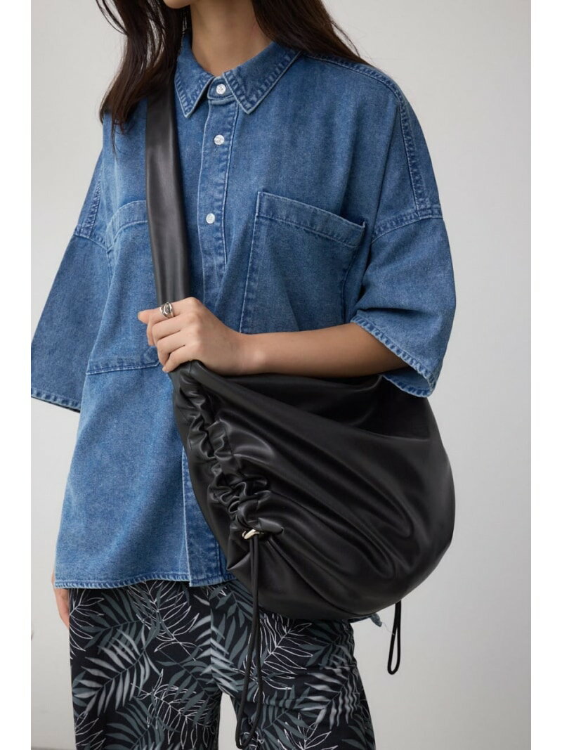 Rakuten - サイドギャザーパデットバッグ AZUL BY MOUSSY アズールバイマウジー バッグ その他のバッグ ブラック【送料無料】[Rakuten Fashion]