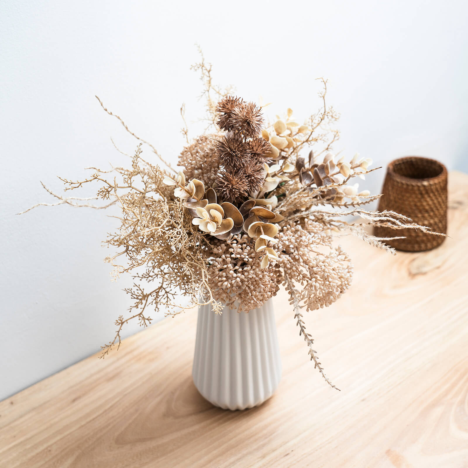 ⑦ 造花アレンジ ピンク・白・紫花束 アートフラワー 花器入
