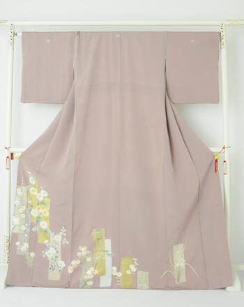 色留袖レンタルフルセット「ベージュうす紫色紙菊」ht006（153〜168cm位）【レンタル】【送料無料】親族 姉 妹 祖母 叔母 結婚式 披露宴 お宮参り 式典 表彰式 授賞式 勲章式 三つ紋