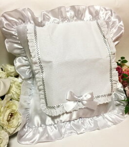 【DM便対応/韓国製】14ct 半製品 クロスステッチ クッション ホワイト フリル 刺しゅう オーロラ布 白サテン