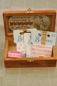Sajou木製ボックスBoîtederangementenboissérigraphiée"Rubans"保管収納ケースフランスメゾンサジューBOIS_BTE_SERI_RU