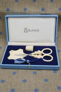 【送料無料】SajouサジューNécessairedecouturefaçonivoire-Écrinbleufaçongaluchatハサミフランス手芸はさみメゾンサジューNEC_IVOIRE