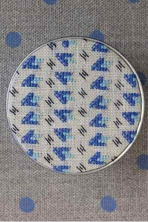 サジュー クロスステッチ刺繍キット  Kit point de croix - Jouy Bo&icirc;te Mignonnette bleue 輸入 上級者 KIT_PDC_MUP_JOUY_13 （予約）
