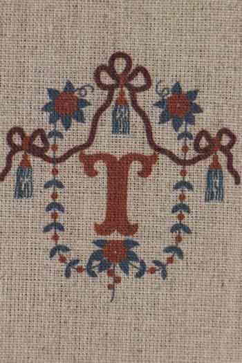 商 品 詳 細 詳細 ナチュラルリネンに図案がカラーでプリントされています。全体的、または部分的に刺しゅうをしたり、そのまま使用してお楽しみ頂く事もできます。 ＊メゾン・サジューは1828年に刺繍やレースのブランドとしてジャック・シモン・サジュー氏によって設立。長年にわたり、フランスの女性たちに愛され、数々の賞も受賞しましたが時代の流れには逆らえず1954年、その歴史に幕を閉じることになりました。それから50年。刺繍や裁縫用品のコレクターの専門書を出版していたフレデリック・スレスタン・ビレがその魅力にあらためて感じ入り、半世紀という時を経て復活にいたりました。当時の製法を取り入れた味わいある復刻判サジューを是非お手にとってお楽しみください。 サイズ モチーフサイズ/約 6 x 6cm リネンサイズ/約10 x 12cm 内容 図案カラープリント済み刺しゅう布1枚 素材 100%リネン 言語/生産国 フランス メーカー Sajou（サジュー） ご予約前に Sajou(サジュー) のみでのご予約は可能ですが、前述メーカー以外の海外ご予約商品との同梱注文不可となります。会社概要記載の【SAJOUご予約について】も併せてご確認下さい。その他ご不明点はご予約前にお問合せ下さい。 注意 商品撮影時やPCのモニターの色の設定等により、実物の商品と多少色合いが異なる場合もございます。 ＊Sajou即納商品一覧はこちら☆ ＊Sajou予約可能商品一覧はこちら☆ 刺繍 クロスステッチ 刺繍糸 道具 ハンドメイド ステッチクロス ステッチ 手芸 ショップ