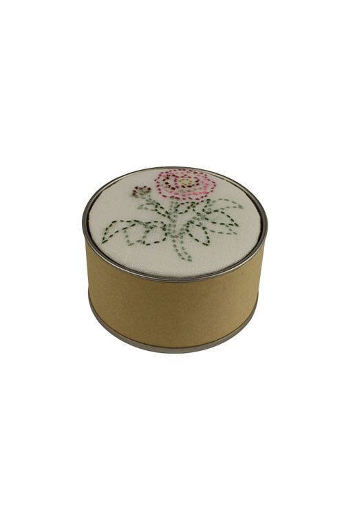 Maison Sajou 【KIT BRODERIE BOÎTE ROSE IMPÉRATRICE JOSÉPHINE - ジョゼフィーヌ皇后ボックス刺繍キット - 】 輸入 上級者 KIT_BRO_BTE_RDE_0【予約】