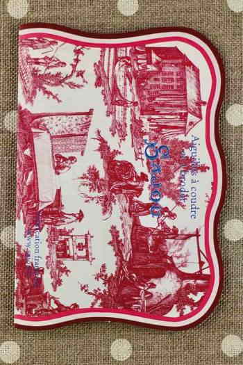 Sajou  POCHETTE &#192; L'ANCIENNE CONTENANT 40 AIGUILLES MOD&#200;LE TOILE DE JOUY ROUGE 手芸 AIG_POC_040_TRAV_01 