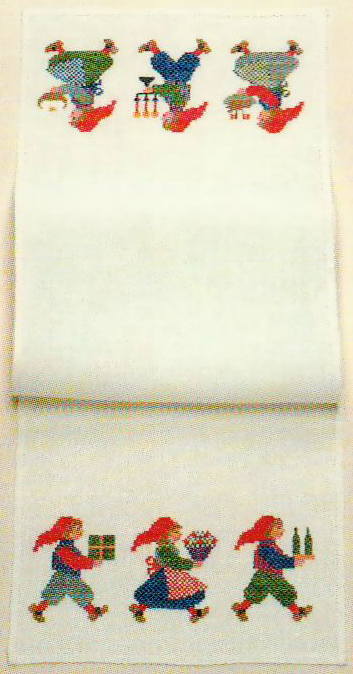 フレメ クロスステッチ キット 刺しゅう 【 ニッセのクリスマス・テーブルランナー 】 Haandarbejdets Fremme デンマーク 北欧 輸入 上級者 16-6772