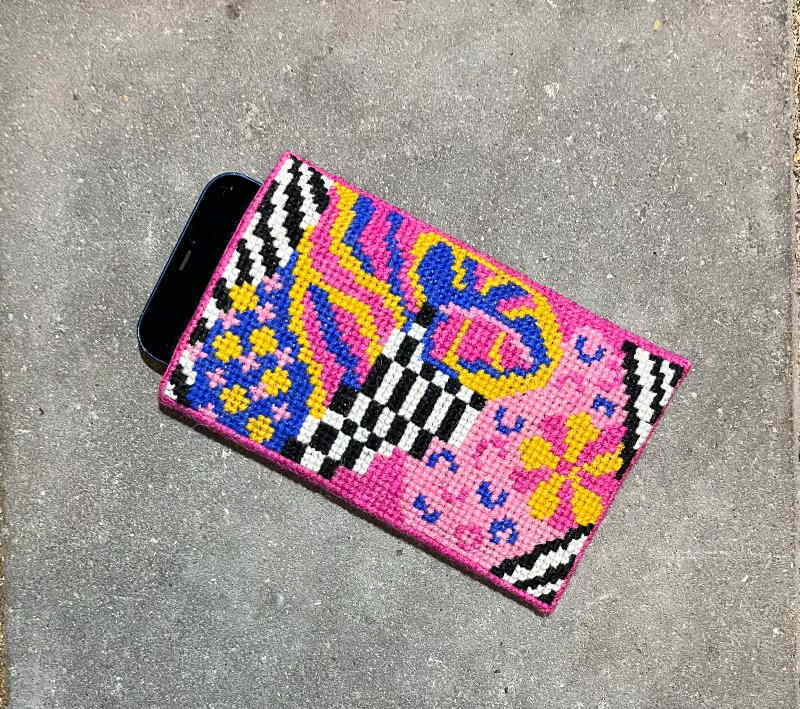 樂天商城 - 【 廃盤 / メーカー在庫なくなり次第終了 】 Pomp Stitch ポンプステッチ クロスステッチ 刺しゅう キット 【 クレイジーフラワー・ピンク / 携帯ケース / ウール糸 】 ししゅうキット デンマーク 北欧 海外 輸入 上級者 2024-2
