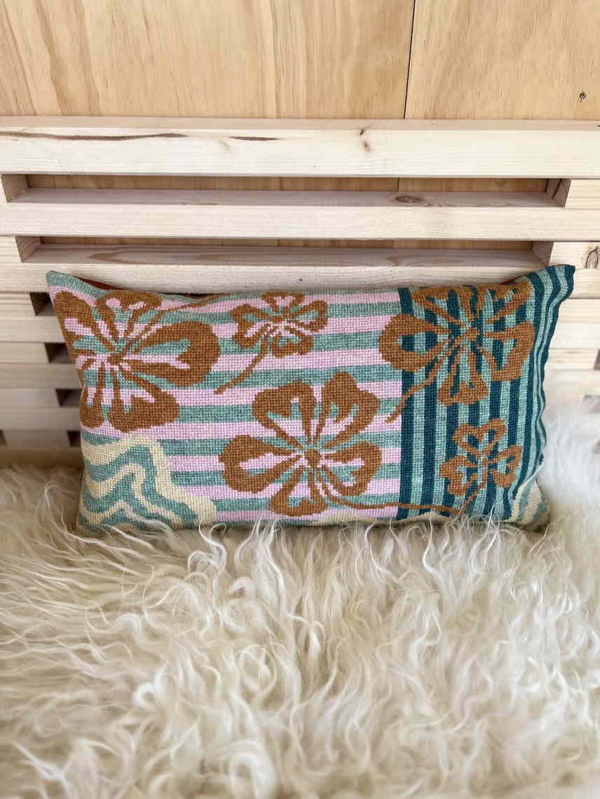 Pomp Stitch ポンプステッチ クロスステッチ 刺しゅう キット 【 花と波のクッショ...