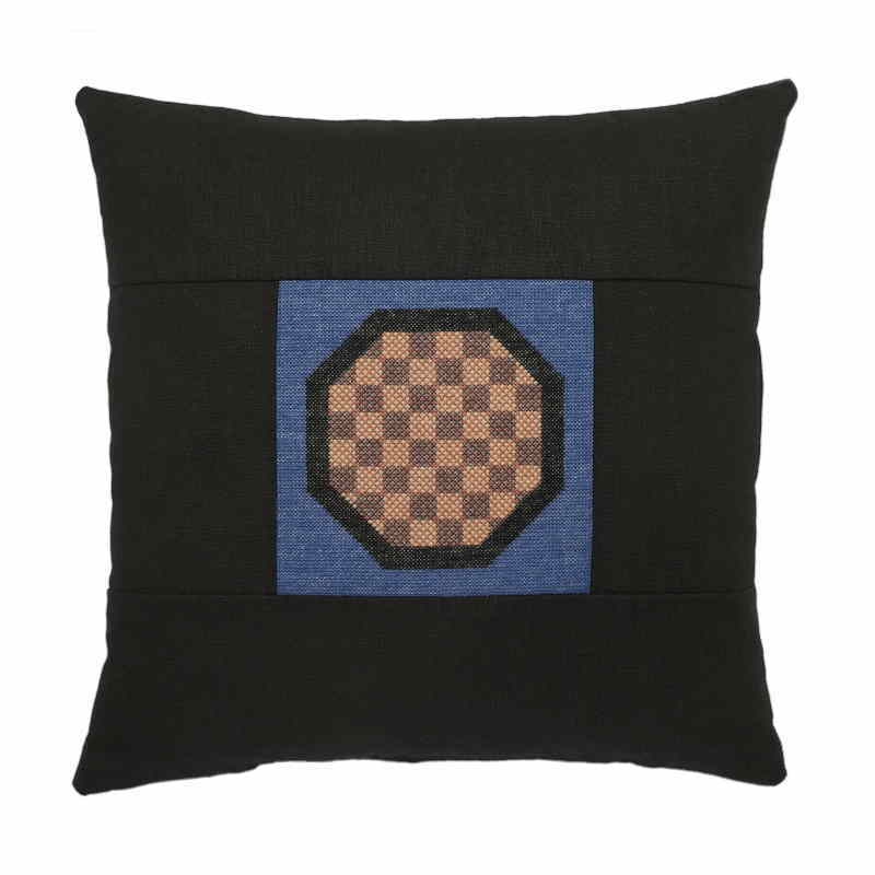 商 品 詳 細 サイズ 約 40 × 40 cm（余白を含む出来上がりサイズ） 内容 刺繍糸/刺繍布/針/チャート 布 ／ 生産国 デンマーク メーカー型番 17-2 メーカー TINE WESSEL（ティーネ・ヴェセル） ご予約前に ●商品納期がお取り寄せ表記の場合必ずご確認下さい 会社概要記載の【ご予約について】も併せてご確認下さい。その他ご不明点はご予約前にお問合せ下さい。 TINE WESSELについて デンマークの刺繍デザイナーおよびブランド名（Tine Wessel）として知られています。デンマークのクロスステッチブランド「Haandarbejdets Fremme（デンマーク手工芸ギルド）」などのデザイナーとしても活躍しています。 注意 商品撮影時やPCのモニターの色の設定等により、実物の商品と多少色合いが異なる場合もございます。海外からの輸入商品のためパッケージに擦れや傷みが見られる場合がございます。予めご了承ください。 ＊Tine Wessel:即納キットはこちら☆ ＊Tine Wessel:全キット一覧はこちら☆
