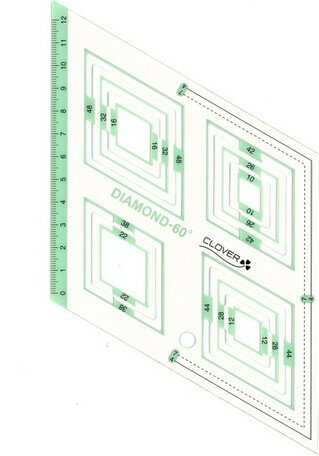 パターンと縫いしろが同時に描けるテンプレート■　商品説明パターンと縫いしろが同時に描けるテンプレートです。 サイズ数は11種です。 ピースドキルトのお手伝い。お好きなサイズのパターン作れます。 布や紙などの作図をしたいところにピーステンプレートを置いて、 必要なパターンサイズをなぞります。 ワンパッチなどの作品作りに便利です。 サイズ・容量 117×192×0.7mm 規格 ■生産地：日本 ■素材・成分：PET樹脂