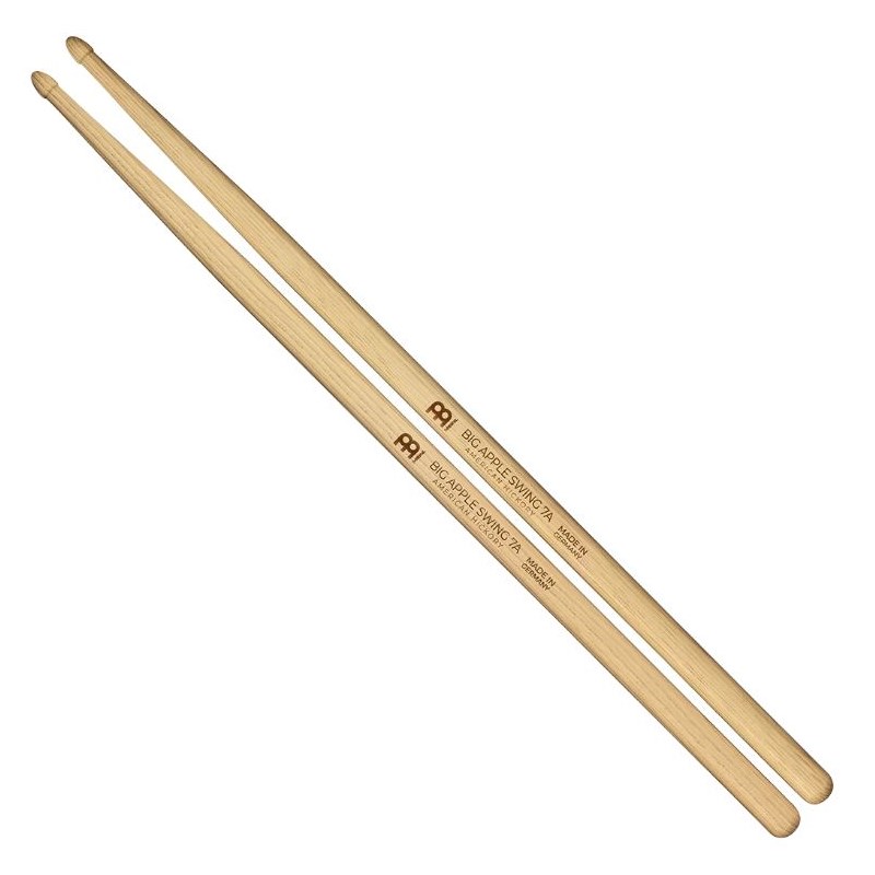 関連商品MEINL/新品 商品一覧＞＞ドラム【〜5，000円】 商品一覧＞＞スティック/MEINL 商品一覧＞＞MEINL SB122 [BIG APPLE SWING 7A - AMERICAN HICKORY] スティック (ドラム)商品説明バンドスタンドで一晩中スイングできるように、軽快なサウンドを実現したバランスの良いスティック。小さなサイズのエイコーンチップは、シンバルにスイートかつ明瞭なトーンをもたらし、シンバルが呼吸するように最大限の明瞭さを実現します。ライトグレードのヒッコリーやメープルとスモールエイコーンチップの組み合わせは、シンバルに負担をかけないスティックを求めるドラマーに最適です。・Small Acorn Tip・Light Hickory・Weight & Pitch Matched商品詳細Material：American HickoryTip：Small AcornSize：40.6cmDiameter：13.7mmTaper Length：LongWeight：Lightイケベカテゴリ_ドラム_スティック_MEINL_新品 SW_MEINL_新品 JAN:0842960143430 登録日:2020/12/18 スティック ドラムスティック マイネル