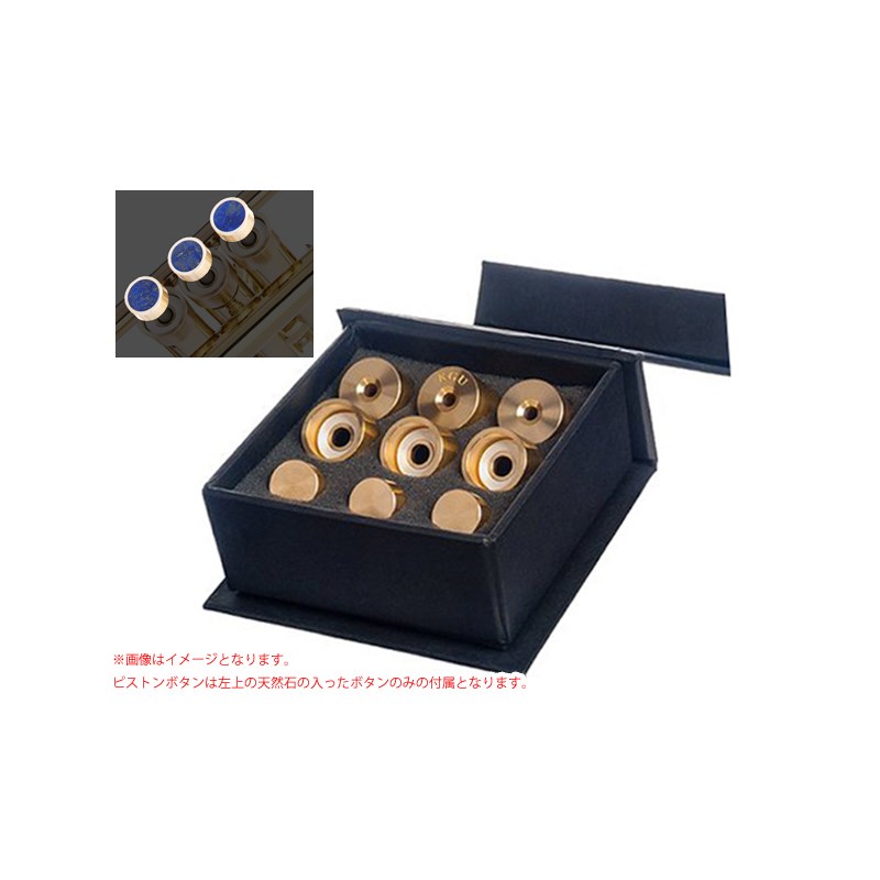 関連商品KGU brass/新品 商品一覧＞＞管楽器・吹奏楽器【20，000円〜50，000円】 商品一覧＞＞トランペット用アクセサリ/パーツ（純正・カスタム）/KGU brass 商品一覧＞＞KGU brass YAMAHA トランペット用 トリムキット HEAVY Raw Brass & Lapiz Lazuli Stone トランペット用アクセサリ パーツ（純正・カスタム） (管楽器・吹奏楽器)商品説明KGU Brass(KGU MUSIC)トランペット用トリムキット(YAMAHA用)モデル：HEAVY（ヘヴィー）仕上げ：ローブラス重量：約250gセット内容：ピストンボタン【ラピスラズリ石】・トップキャップ（トップキャップゴム付）・ボトムキャップ高さ：ピストンボタン-約7.5mm/トップキャップ-約14mm/ボトムキャップ-約18.5mm※個体差により、ご利用頂けないモデルもございます。また、商品画像はイメージとなります。ボトムキャップ1点に「KGU music」のロゴが刻印されています。※ピストンボタンは天然石を使用しておりますため、色彩は1つ1つ異なっております。※入荷時より小キズ等がある場合がございます。予めご了承ください。イケベカテゴリ_管楽器・吹奏楽器_トランペット用アクセサリ_パーツ（純正・カスタム）_KGU brass_新品 SW_KGU brass_新品 JAN:4582323115747 登録日:2020/11/14 トランペット パーツ