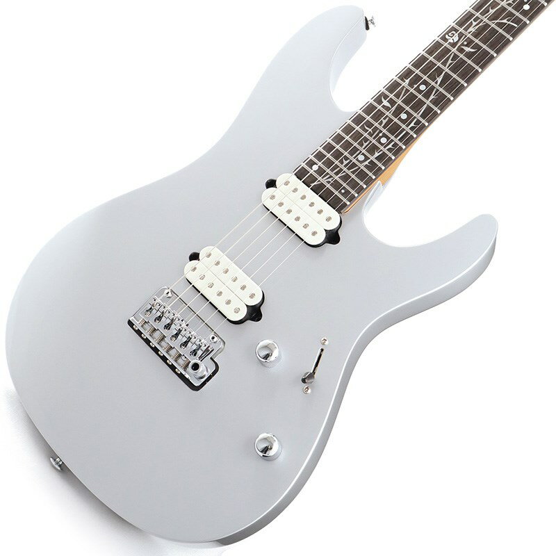 関連商品Ibanez/新品 商品一覧＞＞エレキギター【130，000円〜245，000円】 商品一覧＞＞STタイプ/Ibanez 商品一覧＞＞Ibanez TOD10 [Tim Henson Signature Model] STタイプ (エレキギター)商品説明Tim Henson (Polyphia) New Signature Model feat. Fishman PUAZシリーズをベースにFishmanピックアップを搭載し、Tim本人がTree of Deathと名付けた、指板インレイ・デザインが印象的な、Tim Henson (Polyphia)新シグネチャー・モデル！！■AZ Oval C Roasted Maple neck加熱処理されたメイプル材をネックに使用しています。加熱処理をすることで、形状安定性、反りに対する耐久性、耐水性、温度変化に強いといった特徴を持っています。ネック裏はサテンフィニッシュで仕上げ、スムーズな弾き心地を提供します。自社・他社問わず数十種類のギターのネック・グリップを計測、分析して完成したオリジナル・ネック形状です。指板とネックの接着面から指板エッジにかけてなだらかに落とし込むようにシェイピングし、指板エッジを丸めたコンフォート・グリップです。ボールミル加工によって正確に且つ確実にその形状を再現しています。ネック幅はナットで42mm、24フレットで57mmに設定し、ロー・フレット部では握り込みやすさ、ハイ・フレット部にかけては親指をネック裏に置くクラシカル・スタイルでの演奏性を特に配慮した形状となっています。■Stainless Fretsメンテナンス製に優れ、音の立ち上がりが早く、コード弾きでも分離が良く、単音弾きでもクリアな出音が特長です。■A shallow body back contour and Super All Access Neck Jointコンテンポラリーなデザインを目指したオリジナル・ボディ形状です。Ibanezの代表機種であるSを想起させる、薄く仕上げたボディ・コンターと大きめのエルボー・コンターは、プレイヤーとギターとの一体感を生み、演奏性向上にも大きく貢献します。ボディのくびれを深くすることで抱えた時やステージ上での取り回しが良く、高い演奏性を実現しています。ボディ表面はR3mm、裏面はR8mmと表裏で角Rを変えており、座位/立位に関わらずギターを抱えた瞬間にフィット感が感じられるエルゴノミックな設計です。ボディ裏面から8mmの高低差で段彫りし、さらにネックとの接合部を球面に仕上げることで高い演奏性を実現したSuper All Access Neck。低音弦側のカッタウェイを浅めに設計し、ボディとネックとの設地面積を最大化することで、高い演奏性を保持しながらもサスティーンとレゾナンスの良さをも両立しています。またホーンとカッタウェイはIbanezの代表機種であるRGを彷彿とさせる、抉りの大きな形状。ハイポジションでの弾きやすさを実現しています。■Luminescent side dot inlay照明などでめまぐるしく変化する演奏環境に対応してくれる、高い視認性を誇るの蓄光材ドット・ポジションを採用。暗いステージの上でも自分の弾きたい音を見失うことはありません。■Fishman Fluence Tim Henson Signature Series pickupsアグレッシブなリード、バッキングサウンドからシングルコイルのクリーンのようなサウンド、更にはアコースティックギターのようなサウンドまで、幅広いサウンドを奏でられるTim Hensonシグネチャーピックアップ。〇Neck PickupVoice 1:太く滑らかなネックポジション・ハムバッカーサウンドVoice 2:ナイロン弦ギターの代わりとなるほどにクリーンなサウンドVoice 3:滑らかなネックポジション・シングルコイルサウンド〇Bridge PickupVoice 1:リードトーンに最適な、Fishman標準Voice 1を改良したサウンド。Voice 2:Timが好みのブリッジポジション・ハムバッカーサウンド。Voice 3:ネックポジションピックアップのコイルと組み合わせた、Timが理想とするシングルコイルサウンド。■Gotoh T1502 tremolo bridge with Steel saddles 10.5mm string spacing Snap and hold arm socket多くのプレイヤーやブランドから、トレモロ・ブリッジの決定版として定評のあるGOTOH 510ブリッジを、IbanezとGOTOHとのコラボレーションで新生させたブリッジです。立ち上がりが良さと、タイトなサウンドを実現する切削スチール製サドルと亜鉛ダイキャスト製のイナーシャ・ブロックを採用し、コード・ワークでの音の分離感の良さも特徴としています。弦間ピッチは10.5mmのナロー・スペーシング設計で、スキッピングやハイブリッド・ピッキングを多用するプレイヤーが要求する、弦間をまたいだピッキングのしやすさを追求しました。また、Ibanez Edgeトレモロのアームや、ウルトラ・ライト・トレモロ・アームも流用出来るアーム・ソケットを採用。従来のアームの様に回し入れることなくスナップ・インでアームを装着できます。プレイヤーの好みに応じて、アーム角度の固定開放を可能にしたアーム・トルクアジャスト機構も搭載しています。加えて、スタッドに埋め込まれたイモネジでがっちりと固定することで、チューニングのスタビリティやレゾナンスに大きく貢献するスタッド・ロック機構をも標準装備しています。スムーズなアーミングやアームアップが可能な2点支持フローティングを採用しています。■Graph Tech nutすべりの良いチューニングの安定性を誇るGraph Tech製のナットを採用。クリアなサウンドとサスティーンの良さを両立しています。■Gotoh MG-T locking machine headsチューニングのスタビリティに定評のある、Gotoh製マグナムロック・マシンヘッドを搭載。※画像はサンプルです。製品の特性上、杢目、色合いは1本1本異なります。商品詳細Neck type: AZ Oval C Roasted Maple neckBody: American Basswood bodyFretboard: Ebony fretboard w/Tree of Death inlay & Luminescent side dot inlayFret: Jumbo Stainless Steel fretsTuning machine: Gotoh MG-T locking machine headsNut: Graph Tech nutBridge: Gotoh T1502 tremolo bridgeNeck pickup: Fishman Fluence Tim Henson Signature Series (H) neck pickupBridge pickup: Fishman Fluence Tim Henson Signature Series (H) Bridge pickupControls: 1 Volume， 1 Tone(Push: Voice 1，3/Pull: Voice 2，3)，5-way lever switchOther switches: Fishman Fluence Voicing switch on tone control (push/pull)for Tim Henson Signature Series pickupsHardware color: ChromeStrings gauge: .010/.013/.017/.026/.036/.046Neck DimensionsScale: 648mm/25.5Width at Nut: 42mmWidth at Last Fret: 57mmThickness at 1st: 20.5mmThickness at 12th: 22.5mmRadius: 305mmRギグバッグ付属イケベカテゴリ_エレキギター_STタイプ_Ibanez_新品 SW_Ibanez_新品 JAN:4549763344618 登録日:2023/05/18 エレキギター アイバニーズ イバニーズ