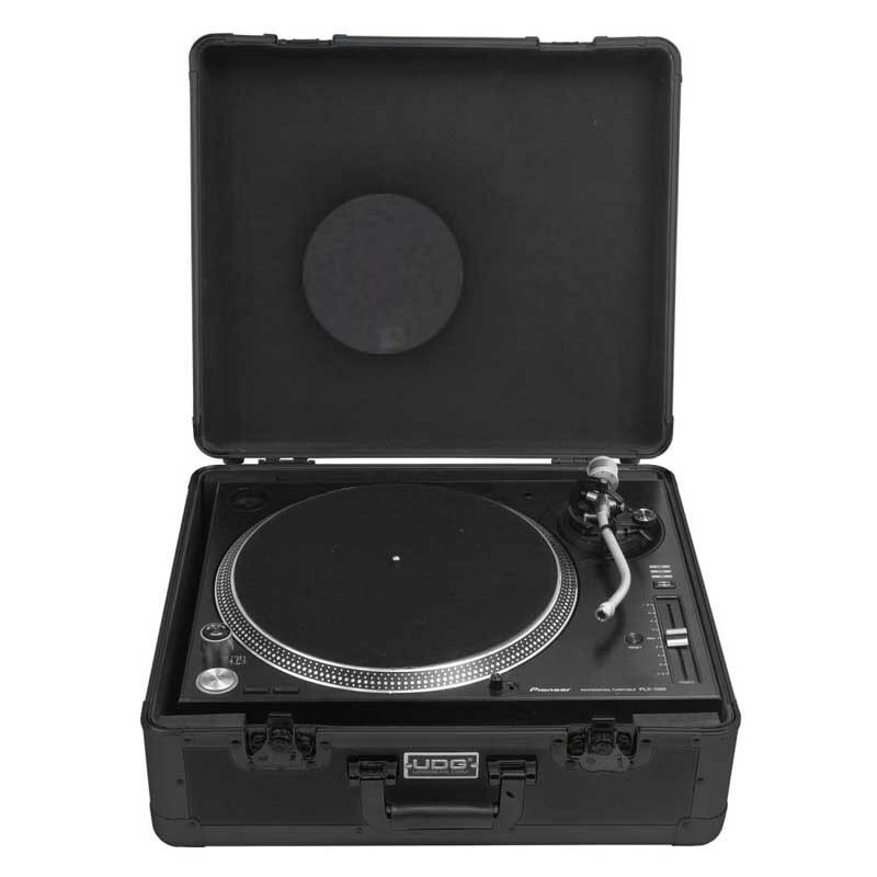 関連商品UDG/新品 商品一覧＞＞DJ機器【10，000円〜25，000円】 商品一覧＞＞DJ用ケース・バッグ/UDG 商品一覧＞＞UDG U93016BL Ultimate Pick Foam フライトケース 【SL-1200シリーズ/PLX-1000シリーズ対応ハードケース】 DJ用ケース・バッグ (DJ機器)商品説明★ケース内部を自由にアレンジできるハードケース★UDG Ultimate Pick Foamケースシリーズはアルミニウムから作られているため、従来のフライトケースに比べ軽量で、非常に安定した構造を提供します。ケース内部は、ユーザーが個別のコンパートメントを作成できるように、2つの独立したレイヤーで構成されるピック＆プラックフォームで保護されています。ピック＆プラックフォームを使用すると、さまざまなサイズのターンテーブルに必要な任意の形状を取り出すことができ、ラップトップまたはケーブルストレージ用にコントローラーの下に別のスロットを作成するなど、様々な形状にカスタマイズが可能です。UDG Ultimate Pick Foamフライトケースは、収納するギアを不測の損傷から保護するように設計され、コンパクトかつ軽量でありながらも、機材を安全に保つために十分な強さを兼ね備えています。■初期不良について製造工程で細かなキズやヘコミが残る場合がございます。外見上の問題や内部ウレタンのシールはがれは「商品の仕様」とご容赦願います。「使用上問題」のあるもの、のみ初期不良品とさせて頂きます。※商品写真内の機材は付属しません。ケースの製造過程上、ケース本体に汚れ、傷などが見受けられる場合がございます。あらかじめご了承ください。また、製品の仕様は予告なく変更され、細部が画像と異なる場合がございます。■対応機種Technics SL-1200MK7， SL-1200MK6， SL-1200 MK5， SL-1200 MK4， SL-1200 MK3， SL-1200 MK2， SL-1200GR， SL-1200GAEDenon DJ VL12 PrimePioneer PLX-1000， PLX-500Reloop RP-8000 MK2， RP-8000 Straight， RP-8000， Reloop RP-1000M， RP-1000 MK2， RP-2000 MK2， RP-2000 USB MK2， RP-4000 MK2， RP-7000， RP-7000 MK2， RP-7000 MK2 GLD， RP-7000 MK2 SilverAudio Technica LP120-USB， LP120XUSB， LP1240-USBXP， LP1240-USB， LP140XP， LP3， LP5， LP7， LPW40WNStanton STR8-150 M2， ST-150 M2， T.52， T.55 USB， T.62 M2， T.92 M2 USBMixars STA， LTAVestax PDX-3000， PDX-3000Mix， PDX-3000MKII■製品特徴・従来のフライトケースよりも軽量化されたデザイン・ブラックダイヤモンド仕上げの表面 角丸形状を採用した耐腐食性アルミニウムプロファイル・高密度フォーム保護パッド付きの裏地 人間工学に基づいた頑丈なキャリーハンドル・独立した2つのレイヤーから成る引き抜けるフォーム・ふたに完全に裏打ちされた内部エッグフォーム・両面バタフライロックと頑丈な金属製ヒンジ ケースを自立する際にサポートする底部ゴム足・強固な複数のリベット【主な仕様】カラー：ブラック外寸：49 x 42.3 x 21 cm内寸：48 x 41.3 x 20 cm重量：3.5kg素材：アルミニウム※商品写真内の機材は付属しません。ケースの製造過程上、ケース本体に汚れ、傷などが見受けられる場合がございます。あらかじめご了承ください。また、製品の仕様は予告なく変更され、細部が画像と異なる場合がございます。※店頭、または通信販売にて売却後、敏速な削除は心掛けておりますが、web上から削除をする際どうしてもタイムラグが発生してしまいます。万が一商品が売切れてしまう場合もございますので予めご了承ください。イケベカテゴリ_DJ機器_DJ用ケース・バッグ_UDG_新品 SW_UDG_新品 JAN:8718969212694 登録日:2021/09/02 DJアクセサリ