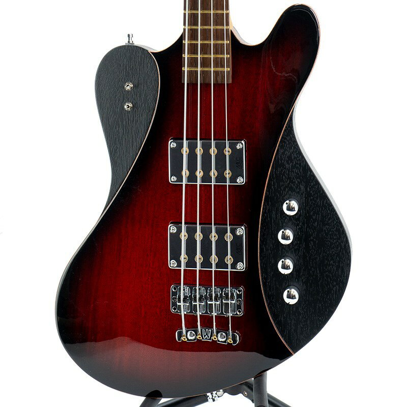 関連商品Warwick/Other Models 商品一覧＞＞Warwick/アウトレット 商品一覧＞＞ベース【185，000円〜355，000円】 商品一覧＞＞エレキベース/小型ボディ・多フレット/Warwick 商品一覧＞＞Warwick Pro Series Idolmaker 4st (Burgundy Blackburst Transparent Highpolish) 【特価】 【PREMIUM OUTLET SALE】 エレキベース 小型ボディ・多フレット (ベース)商品説明【チョイキズ特価】Warwick German Pro Seriesワーウィックジャーマン・プロシリーズは、ワーウィックの本国ドイツで生産を行いながらも、比較的リーズナブルな価格設定がなされ、高いコスト・パフォーマンスを実現したシリーズとなります。本器はおそらく国内初入荷となる「アイドルメーカー」のプロシリーズモデル。ワーウィックの最新オリジナルシェイプモデルながら、カスタムショップが非常に高額なこともあり、国内ではほぼ未流通だったモデルが、待望のコストパフォーマンスモデルとして登場です。TBタイプをより流動的に表現したかのようなシェイプに加え、ボディトップを複雑にルーティングした他では類を見ないゴージャスさと強い個性を放つモデルです。やや大きめのマホガニーボディからは太く豊かな鳴りを、ワーウィックらしいエキゾチックウッド＝オヴァンコールネック&ウエンジ指板からは独特のタイトなアタック感を感じさせます。更にこのモデルならではのヴィンテージスタイルハムPU、効きの良いワイドレンジなアクティブEQも加わり、ヴィンテージライクな太さと、ワーウィックらしい個性的なアタック感が両立された、ルックスに負けない存在感のあるサウンドを放ちます。シンプルな仕様やスタンダードなマテリアルを採用することにより高いコストパフォーマンスを実現しつつも、木材そのもののクオリティや製造における工程は通常のカスタムショップ製と全く同等となっております。お手頃ながら本家ドイツのサウンド、プレイヤビリティをお求めの方に最適なモデルです。※画像に写らない程度の細かい傷等がございますが、演奏上問題はございません。※画像はサンプルです。材質の特性上、木目/色合いは一本ごとに異なります。商品詳細Warwick Teambuilt Pro Series Idolmaker4-string electric bass34 long scaleMahogany bodyBolt-on constructionOvangkol neckWenge fingerboard20 radius20 brass silver jumbo fretsJust a Nut III TedurNut width 38.5 mm / 1.5Passive MEC Vintage Humbuker pickupsActive MEC 2-band electronicsControls for Volume P/P / Balance / Treble / BassWarwick machine heads2-piece Warwick bridgeString spacing 19 mm / 3/4Distance E to G string 57 mm / 2 1/4Warwick security locksChrome hardwareMade in Germanyギグケース付属イケベカテゴリ_ベース_エレキベース_小型ボディ・多フレット_Warwick_Other Models_アウトレット SW_Warwick_アウトレット JAN:4033685540598 登録日:2022/12/28 エレキベース ワーウィック