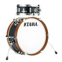 LJK28S-CCM [CLUB-JAM MINI KIT / COMPACT VINTAGE KIT] ※ドラムスローン、ドラムペダル、ハイハットスタンド、スネアスタンド、シンバルスタンド、シンバルホルダー、シンバル等は付属いたしません。 【超コンパクトな、“最少単位”ドラムセット、CLUB-JAM MINI 】 CLUB-JAM MINI は“ ドラムを演奏する上での最小単位” をコンセプトにしたドラムセットです。シェルには、メルサワ材とポプラ材との“ ハイブリッドシェル” を採用。強いアタックと温かいサウンドを兼ね備えたトーンが魅力です。12”口径のスネアと深さ7”と極浅に成型された18”口径のバスドラムの2点構成で、セッティングに必要なスペースも最小限で済むため、カフェのような小さな会場からストリートショウまで、幅広い場面でお使い頂けます。 また、専用のドラムバッグ（品番:DSS28LJ/別売り) 1セットで運搬することが可能なため、ポータビリティにも優れています。 バスドラム上に直接マウントするシンバルホルダー(品番:CACLJ/別売り) や、14“x7” のフロアタムと10“x7”のタムタムがセットになったAdd On Packs(品番:LJKT10F14/別売り) をセットに追加し、セッティングの幅を広げて頂くことで、様々なシチュエーション・音楽ジャンルでの演奏も可能な拡張性の高いドラムセットです。 ◆FEATURES ○Mersawa / Poplar Hybrid Shell (6ply/7mm) シェル表面と内面にメルサワ材を使用した、ポプラ材とのハイブリッドシェルを採用。強いアタックと温かいサウン ドを兼ね備えたトーンが魅力です。またフランジフープを採用することで、よりオープンなサウンドを獲得しまた。 ○バスドラムマウントシンバルホルダー バスドラム上に直接マウントするシンバルホルダーを採用。シンバルスタンドを設置するよりも省スペースでのセッティングが可能となり、ポータビリティーにも優れています。 ○コンパクトなサイズ構成 セッティングに必要なスペースも最小限で済むため、カフェのような小さな会場からストリートショウまで、幅広い場面でお使い頂けます。また、浅胴・小口径なため、重量も軽く、専用のドラムバッグ（品番:DSS28LJ/別売り)1セットで運搬することが可能。ポータビリティにも優れています。 ○Add On Items シンバルホルダー（品番:CACLJ/別売り)や、14“x7”のフロアタム＆10“x7”のタムタム＆タムクランプのパッケージ（品番:LJKT10F14-CCM/別売り）をセットに追加することで、セッティングの幅を広げ、様々なシチュエーション/音楽ジャンルでの演奏も可能。拡張性にも優れたシリーズです。 ○ビンテージルックス 湾曲したバスドラムスパーやバスドラム上に直接マウントするシンバルホルダーがヴィンテージドラムのルックスを演出。また、ドラムシェルのメルサワ材の杢目を活かしたナチュラルフィニッシュのウッドフープも、それを更に引き立てます。 ＜スペック＞ カラー：CCM(チャコール・ミスト)・カバリングフィニッシュ シェル材：Mersawa / Poplar Hybrid 6ply/7mm (Mersawa + Poplar + Mersawa) ＜セット内容・数量＞ 18"x7"（バスドラム / シンバルホルダーブラケット付き） x1、12“x5”（スネアドラム / 6テンション） x1