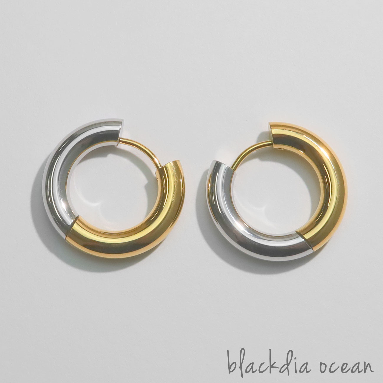 【1/30まで70％OFFクーポン】 ピアス レディース バイカラー フープピアス 両耳 2個セット シンプル 金属 アレルギー 対応 ステンレス フープ リング ゴールド シルバー 金 銀 おしゃれ かわいい 大人 上品 きれいめ エレガント 大きめ ブランドのサムネイル