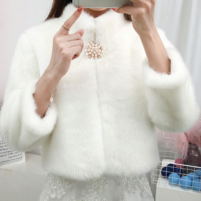 フェイクファー ショール 結婚式 ウェディングショール ファーケープ 肩掛け ファーショール 花嫁 ウエディング パーティースボレロ ケープ 成人式 ブライダル用 お呼ばれ ドレス 秋冬防寒 長袖 白/赤