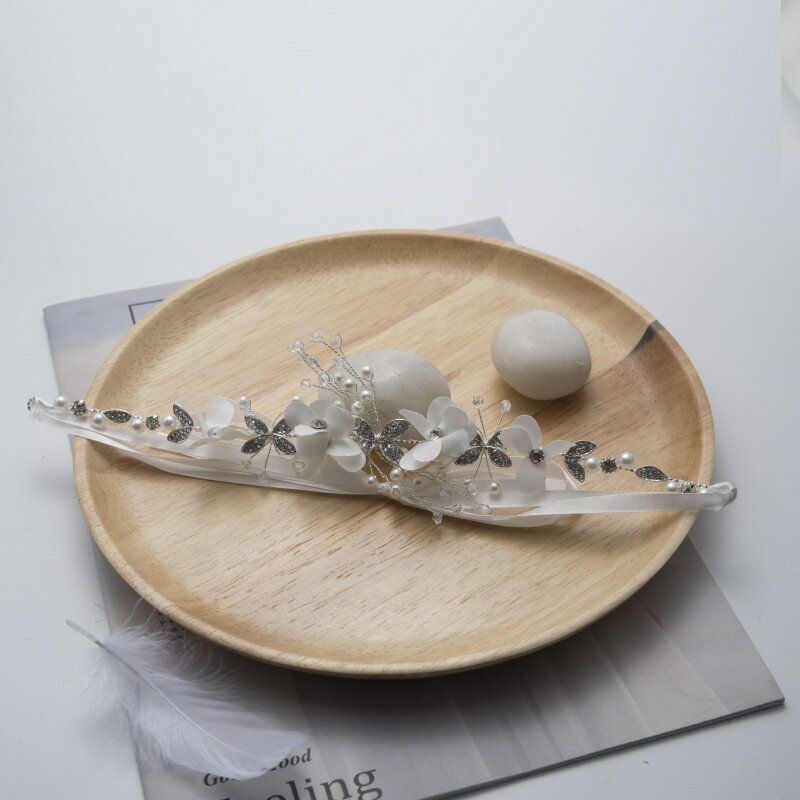 ヘッドドレス 白 髪飾り ブライダル クール ウェディング 小物 ゴージャス ティアラ カチューシャ フラワー ビジュー お呼ばれ フォーマル ヘアアクセサリー...