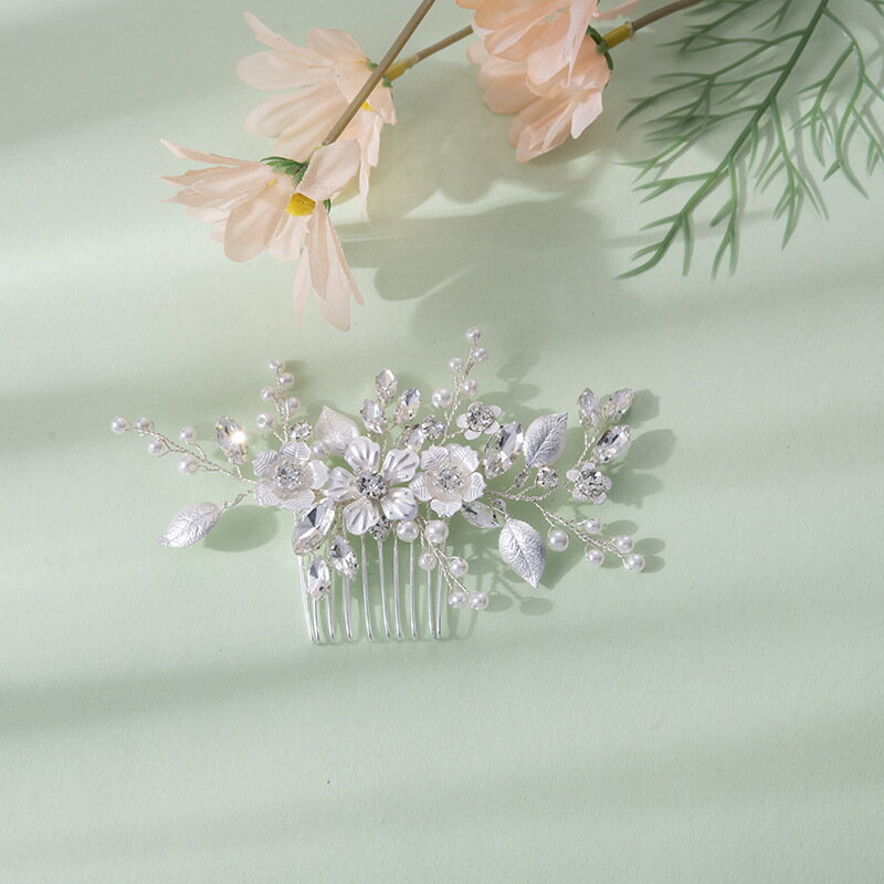 ウェディングティアラ ヘッドドレス 髪飾り 小物 ウェディング ヘッドドレス 髪飾り コーム付き ブライダル 花嫁 ヘアアクセサリー パーティー アクセサリー ヘッドアクセサリー アイテム 前撮り シンプル オシャレ お洒落 インスタ 海外挙式 二次会 発表会 高品質 結婚式