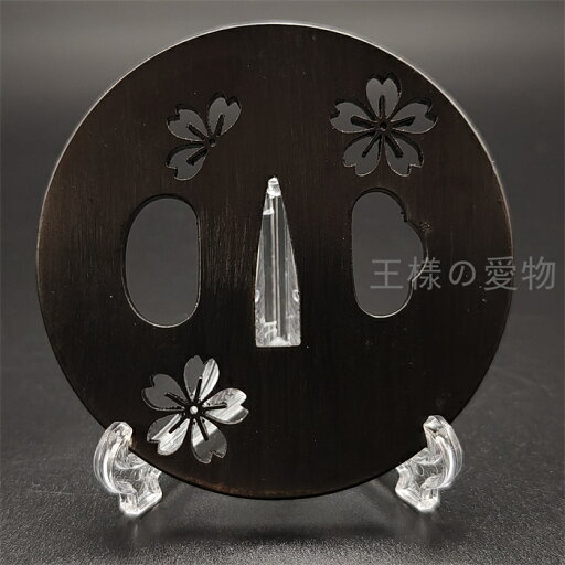 刀鍔 桜の図 鉄製 金工品 細工 職人作 日本刀装具 刀剣美術 刀鍔 桜の図 鉄製 金工品 細工 職人作 日本刀装具 刀剣美術