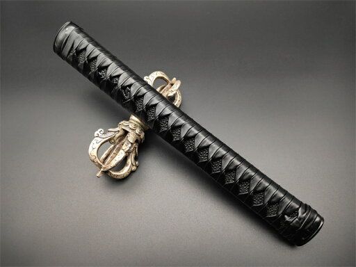 日本刀装具 大刀柄 新品 長さ約30CM 黒目縁頭 龍目貫 黒本鮫皮 木柄 黒色革巻 目釘付き 居合道具 刀剣美術 日本刀装具 大刀柄 新品 長さ約30CM 黒目縁頭 龍目貫 黒本鮫皮 木柄 黒色革巻 目釘付き 居合道具 刀剣美術